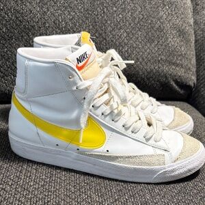 NIKE BLAZER MID 77 ESSENTIAL "Translucent Yellow Swoosh"